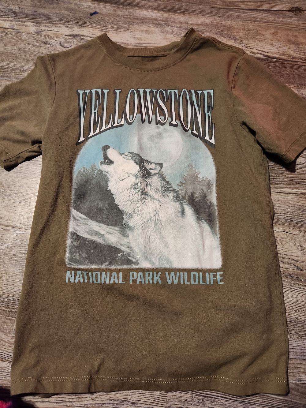 wonder nation Brown Yellowstone Wolf Graphic Tee